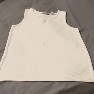 Chinawear Women's ribbed shell, size L, white.